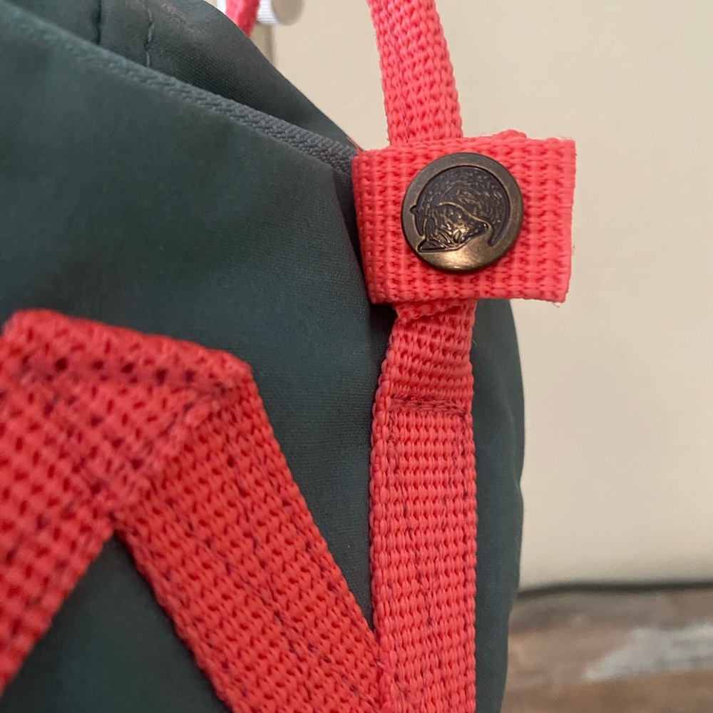Fjallraven Kånken Mini Backpack/ Crossbody in Green and Coral - Picture 5 of 12